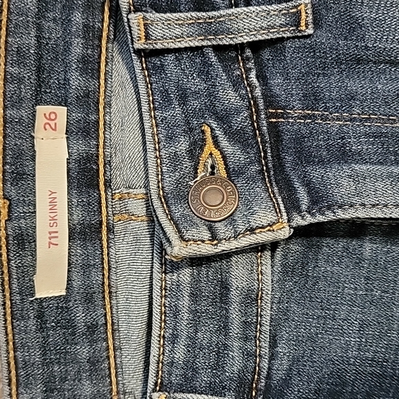 711 Skinny Levi's - Picture 2 of 7